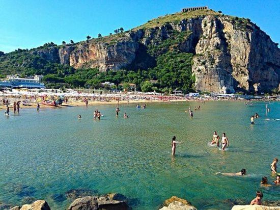 مبيت وإفطار تيراتشينا Casa Conte المظهر الخارجي الصورة